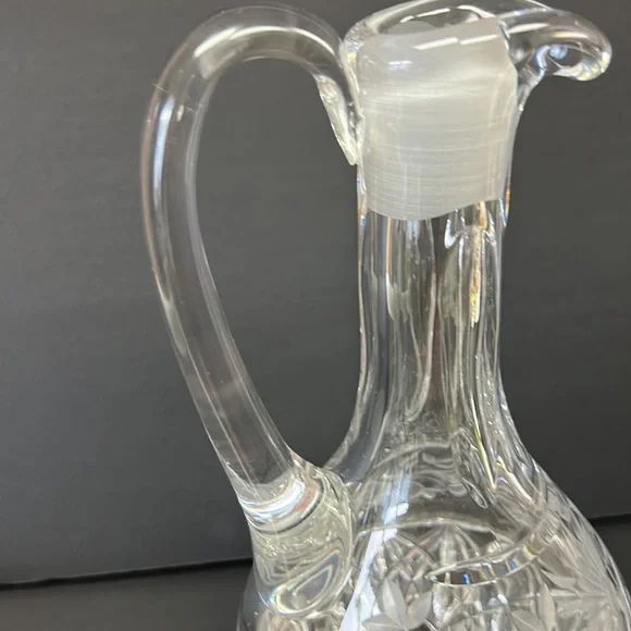 Vintage cut crystal tall ewer with etched floral design - Picture 7 of 12